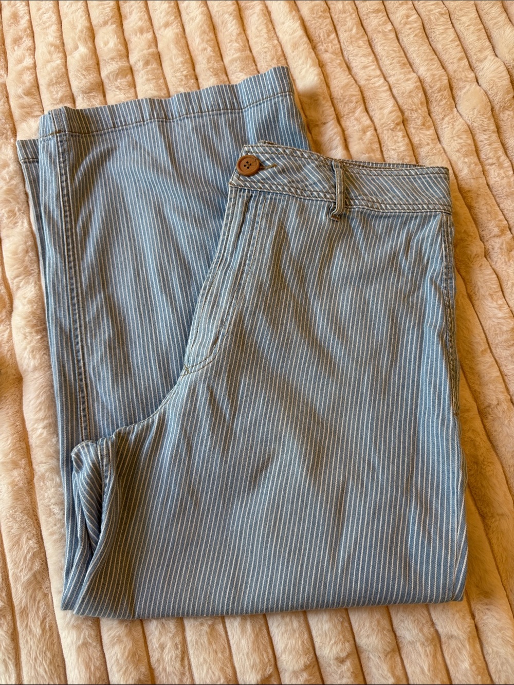 Women’s Light weight wide leg, high rise  Blue Pinstripe wide leg pants size 30
